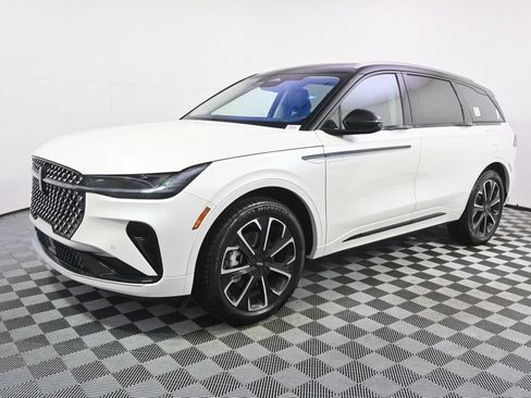 New 2026 Lincoln Nautilus Reserve AWD/4WD image 2