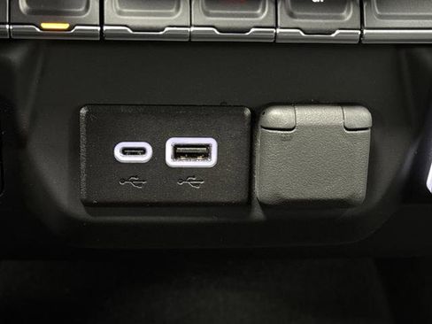 Used 2025 Chevrolet Silverado 1500 Custom image 22