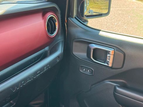 Used 2021 Jeep Wrangler Unlimited Rubicon image 38