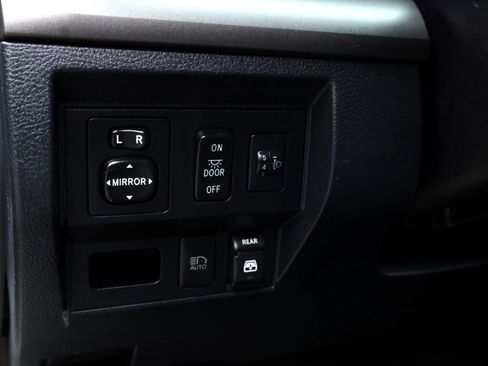 Used 2018 Toyota Tundra SR5 image 32