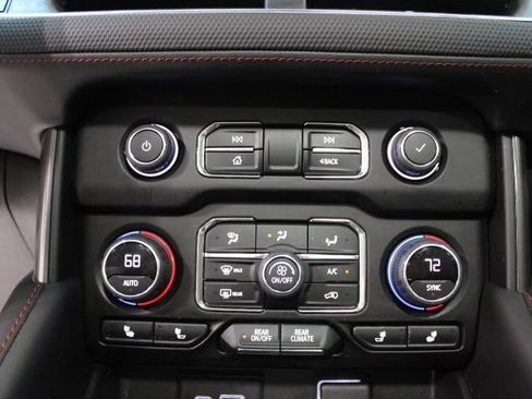 Used 2022 Chevrolet Suburban RST w/ Luxury Package AWD/4WD image 38