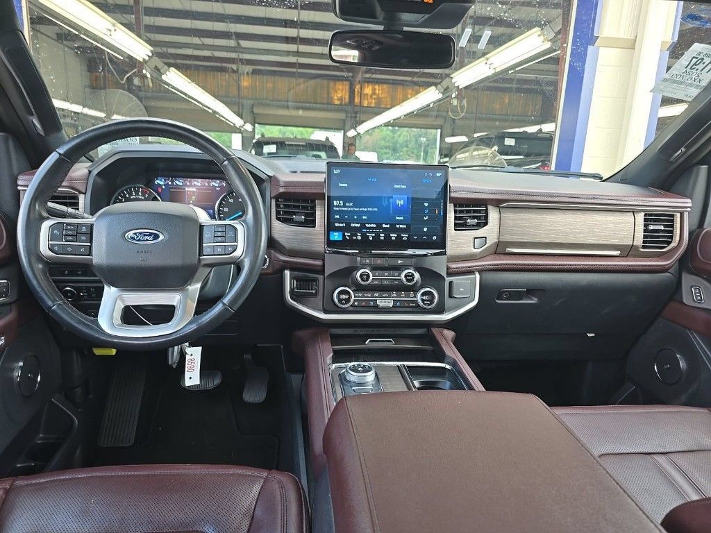 Used 2024 Ford Expedition Limited AWD/4WD image 8