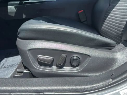 Used 2020 Toyota Camry SE w/ Carpet Mat Package FWD image 18