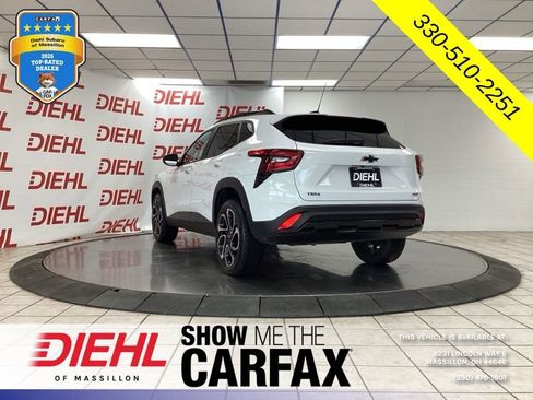 Used 2024 Chevrolet Trax RS w/ Sunroof Package FWD image 7