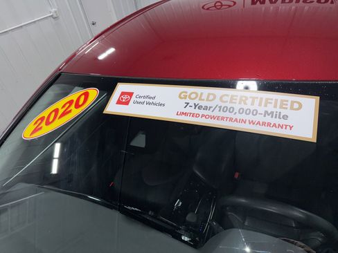 Used 2020 Toyota Camry LE image 32