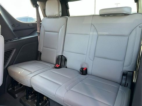Used 2022 GMC Yukon SLT w/ SLT Premium Package image 11