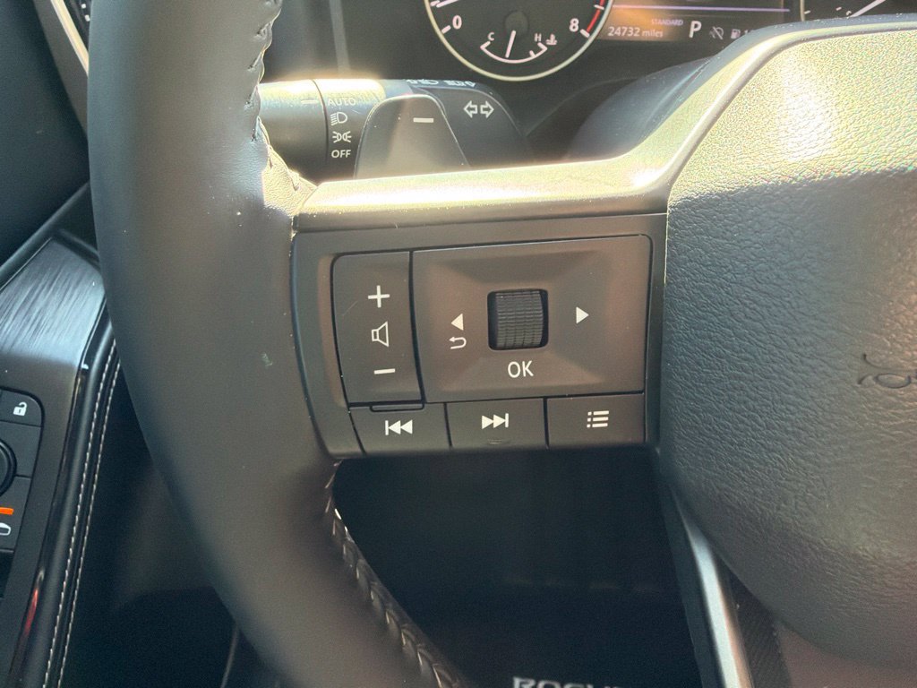 Used 2025 Nissan Rogue SV FWD image 22