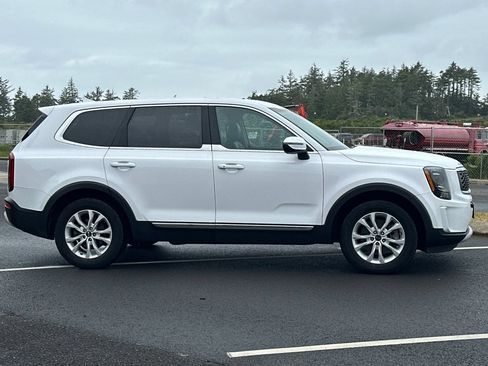 Used 2021 Kia Telluride LX FWD image 3