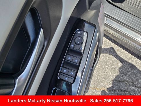 Used 2024 Nissan Pathfinder SL w/ Lighting Package (N92) FWD image 21