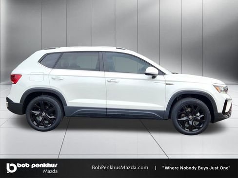 Used 2022 Volkswagen Taos SE image 24