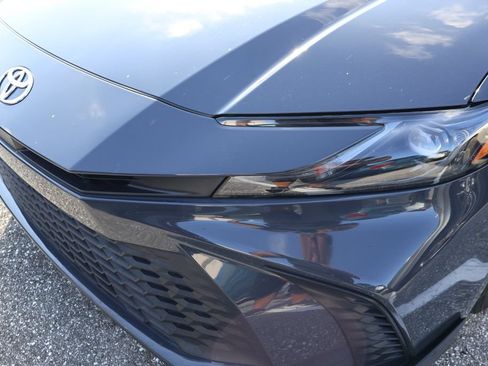 Used 2025 Toyota Camry SE FWD image 3