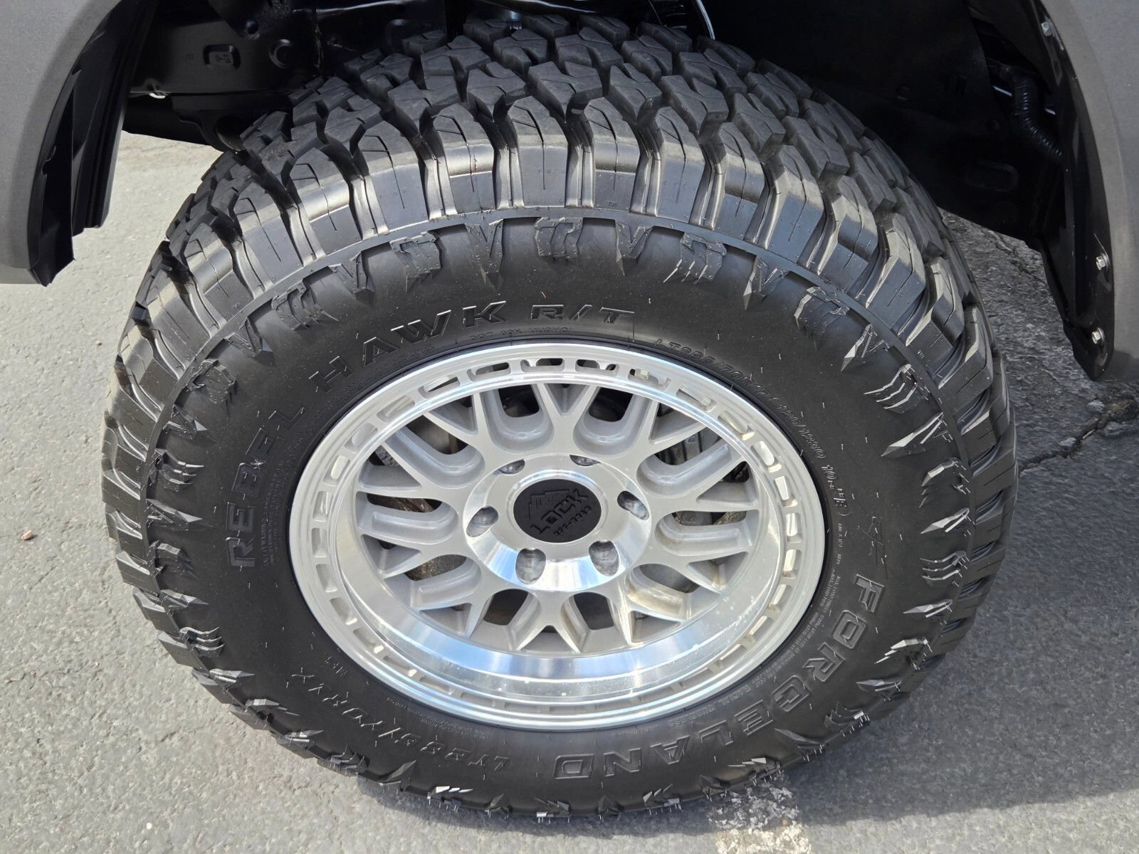 Used 2018 Toyota Tacoma SR5 RWD image 9