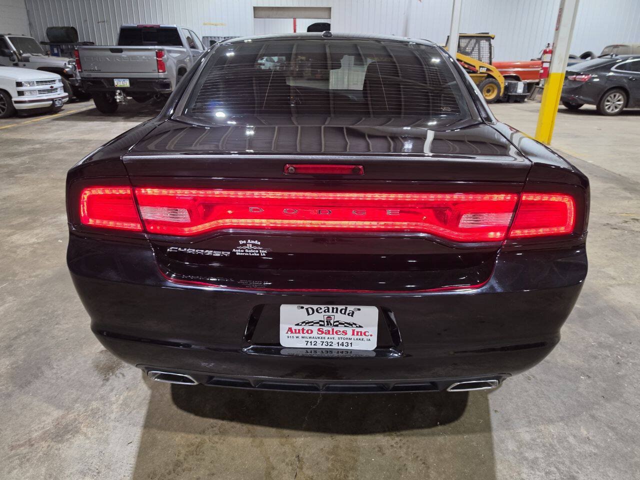 Used 2014 Dodge Charger SXT w/ Blacktop Package RWD image 10