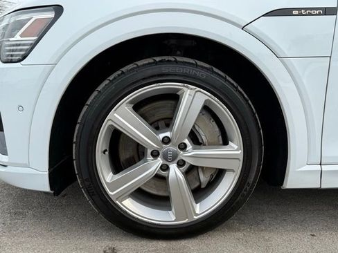 Used 2019 Audi e-tron Premium Plus image 19