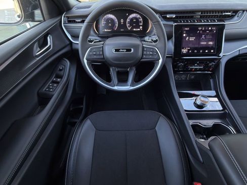 New 2025 Jeep Grand Cherokee L Altitude RWD image 10
