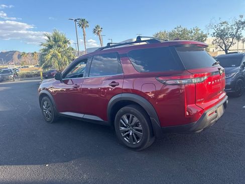 Used 2024 Nissan Pathfinder SV AWD/4WD image 13