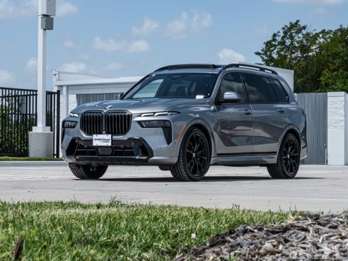 Certified 2025 BMW X7 xDrive40i w/ Executive Package AWD/4WD image 5