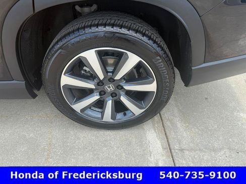 Used 2025 Honda Pilot Elite image 11