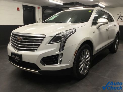 Used 2017 Cadillac XT5 Platinum w/ Driver Assist Package image 5