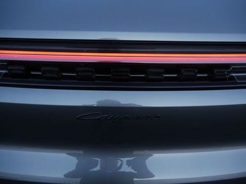 Used 2024 Porsche Cayenne image 11