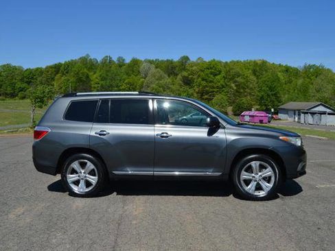 Used 2012 Toyota Highlander Limited w/ Tow Pkg AWD/4WD image 4