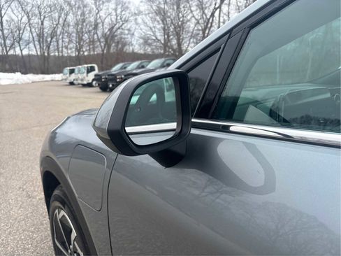 New 2026 Chevrolet Equinox EV LT image 25