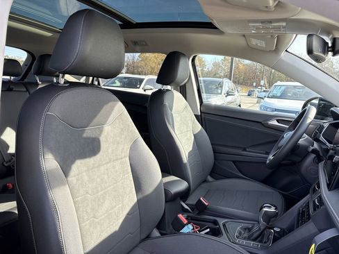 New 2026 Volkswagen Taos SE image 18