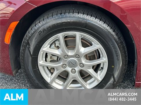 Used 2023 Chrysler Pacifica Touring-L FWD image 12