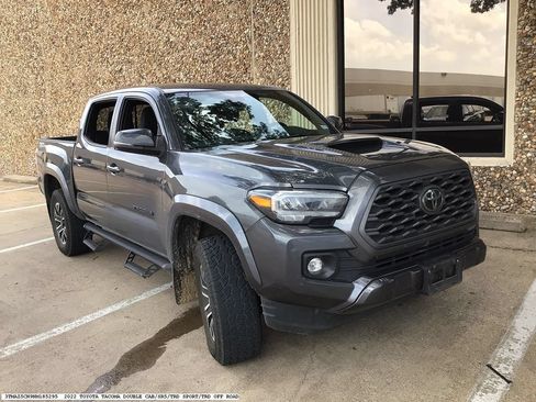 Used 2022 Toyota Tacoma TRD Sport w/ Technology Package RWD image 4