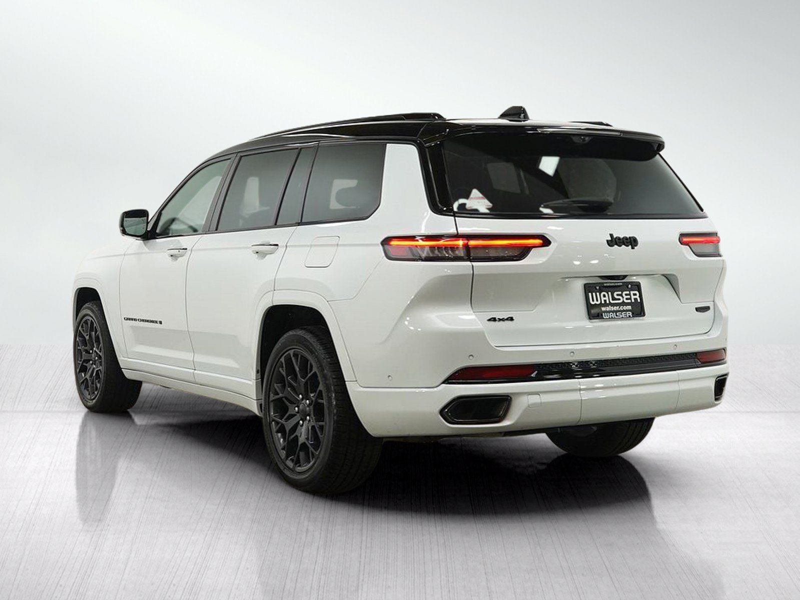 Used 2025 Jeep Grand Cherokee L Summit AWD/4WD image 3