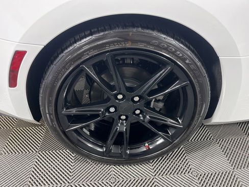 Used 2023 Chevrolet Camaro LT RWD image 8
