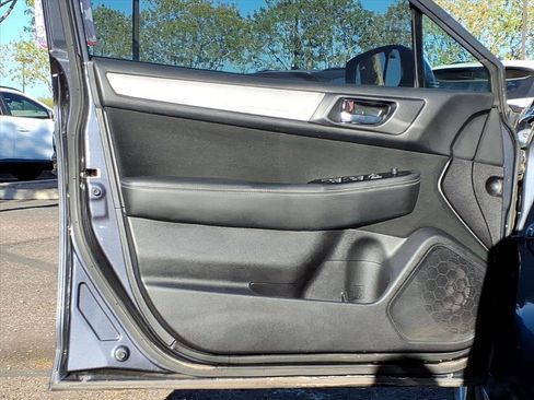 Used 2017 Subaru Outback 2.5i Premium image 18