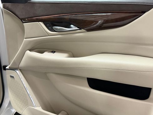 Used 2017 Cadillac Escalade Premium Luxury RWD image 48