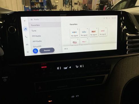 Used 2025 Toyota Camry XLE image 18