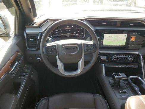 Used 2023 GMC Sierra 1500 Denali w/ Denali Reserve Package AWD/4WD image 18