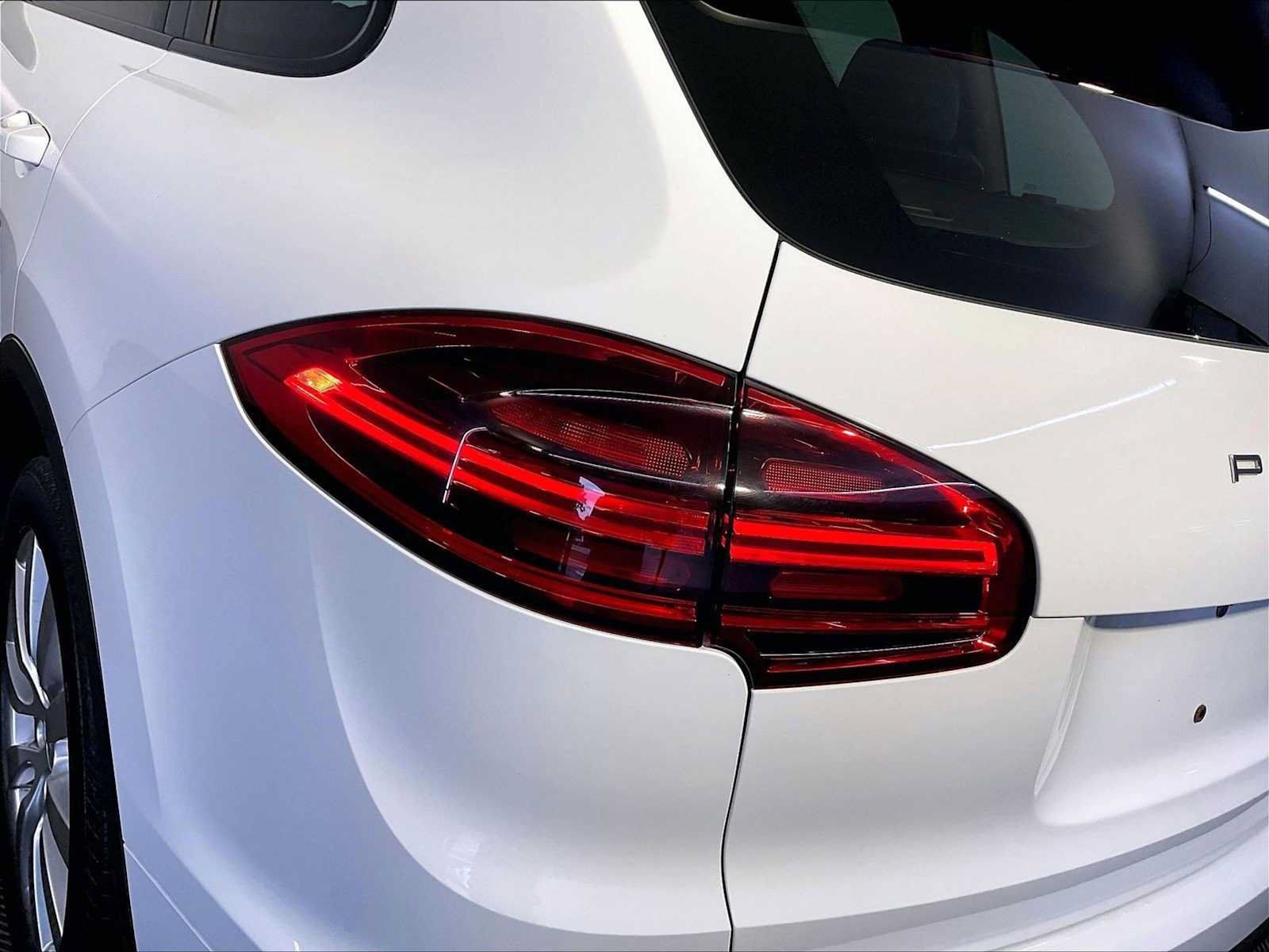Certified 2016 Porsche Cayenne AWD/4WD image 30