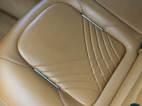 Used 2021 Aston Martin DBX image 23