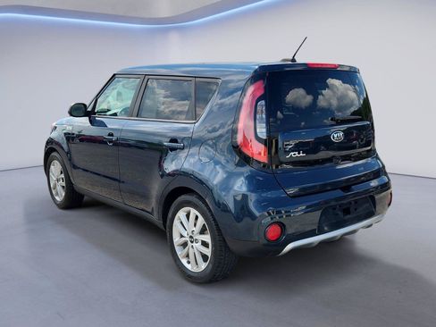 Used 2017 Kia Soul + FWD image 5