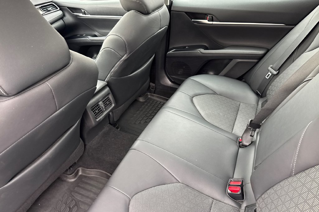 Used 2019 Toyota Camry XSE FWD image 17