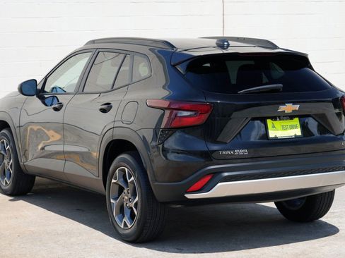 Used 2025 Chevrolet Trax LT w/ LT Convenience Package FWD image 43