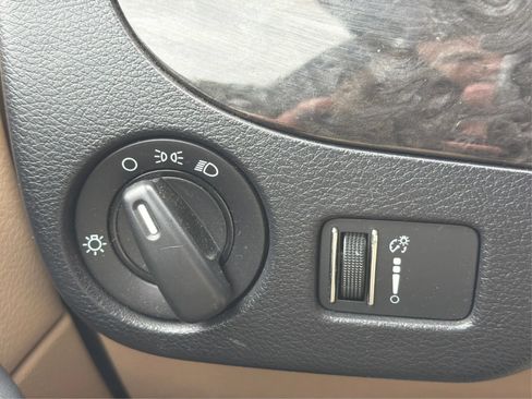 Used 2016 Dodge Grand Caravan SXT w/ UConnect Hands-Free Group FWD image 21
