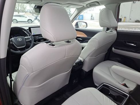 Used 2025 Toyota Grand Highlander Platinum image 23