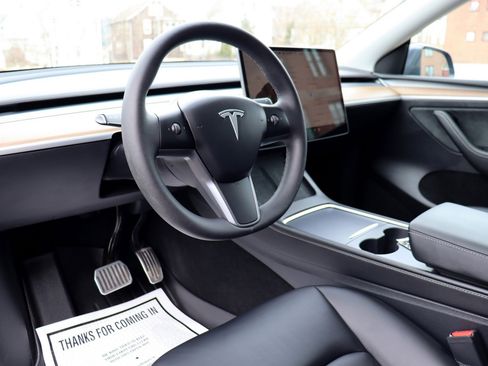Used 2023 Tesla Model Y Long Range image 10