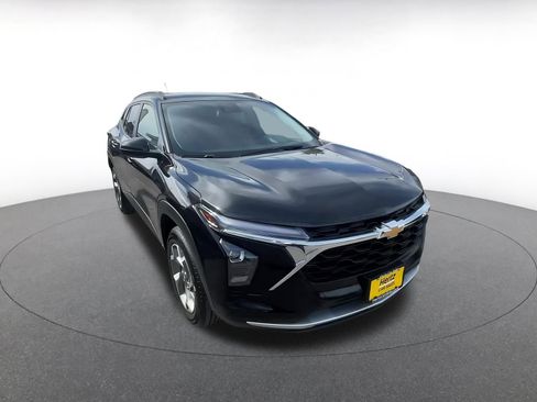 Used 2025 Chevrolet Trax LT image 3