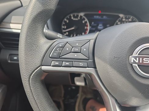 Used 2024 Nissan Altima 2.5 SV FWD image 14