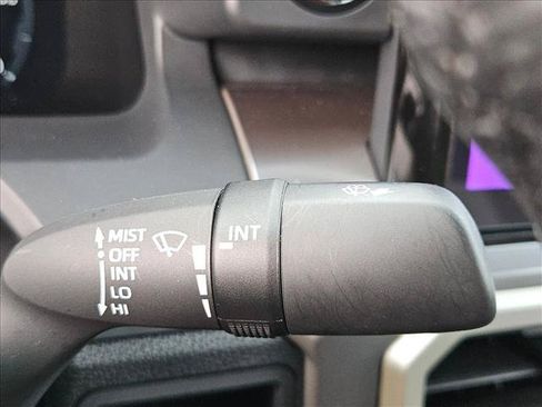 Used 2025 Toyota Tacoma TRD Off-Road AWD/4WD image 9