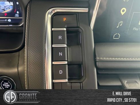 Used 2024 GMC Yukon XL SLT w/ SLT Luxury Package image 27