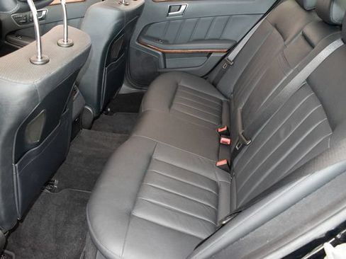 Used 2013 Mercedes-Benz E 550 4MATIC Sedan image 14
