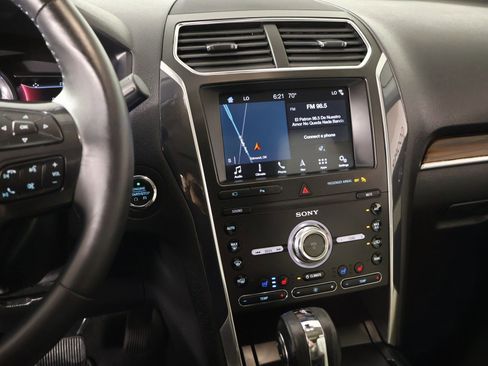 Used 2019 Ford Explorer Limited w/ Limited Luxury Package FWD image 5
