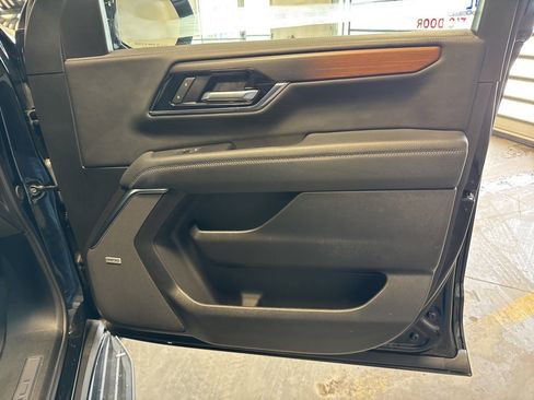 Used 2025 GMC Yukon XL Denali image 35